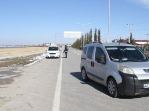 Uygulama Yapan Polisleri Görüp Geri Geri Giden Araçlara Ceza