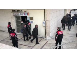 Kumarhaneye Çevrilen İş Merkezinde 25 Kişi Suçüstü Yakalandı