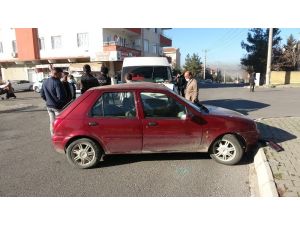 Virajı Alamayan Otomobil Başka Bir Araca Çarptı: 4 Yaralı