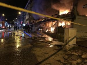 Kızılcahamam’da Sabaha Karşı Bir Markette Yangın Çıktı