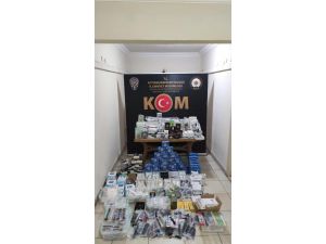 Binlerce Kaçak Ürünü Kente Sokmaya Çalışırken Yakalandı