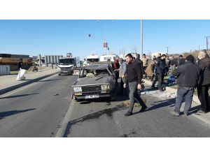 Tırın Çarptığı Araç Savrularak Taklalar Attı: 3 Yaralı