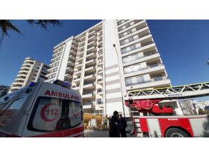 Konya’da 7. Kattan Atlamak İsteyen Kişi Polis İkna Etti
