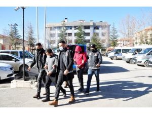 Uyuşturucu Operasyonunda Yakalanan 5 Kişi Adliyeye Sevk Edildi