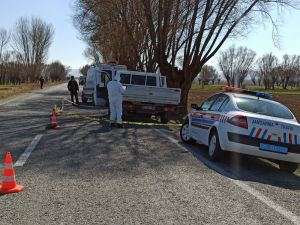 Yol Kenarında Kadın Cesedi Bulundu