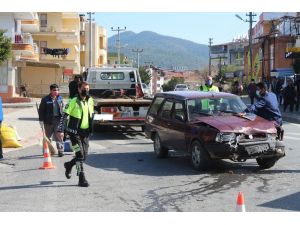 Kontrolsüz kavşakta kaza: 2 yaralı