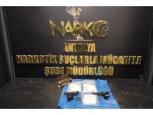 İstanbul’dan Antalya’ya uyuşturucu getiren 2 şahıs tutuklandı
