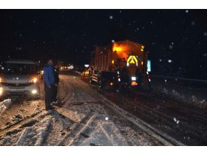 Antalya’da kar yağışı başladı Antalya-Konya karayolunda kar kalınlığı 20 santime ulaştı