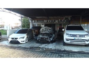 Oto galeride yangın çıktı lüks otolar alev alev yandı
