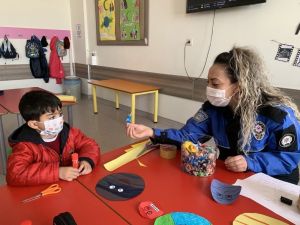 Polisler Minik Öğrencilerin Okul Sevincine Ortak Oldu