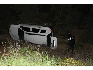 Adana’da Otomobil Şarampole Yuvarlandı: 2 Yaralı