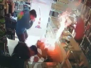 Cep Telefonu Bataryası Bomba Gibi Patladı
