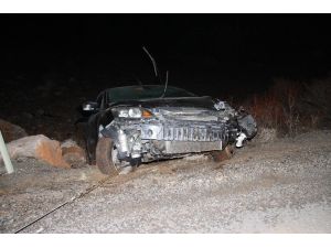 Kontrolden Çıkan Otomobil Şarampole Yuvarlandı: 2 Yaralı