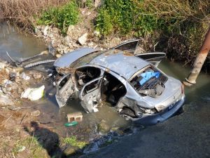 Minibüsle Çarpışan Otomobil Dereye Uçtu: 3 Ölü, 2 Yaralı