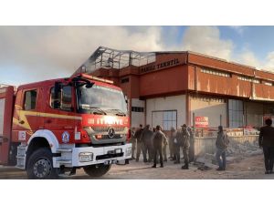 Tekstil Fabrikasında Çıkan Yangında Soğutma Çalışmaları Sürüyor