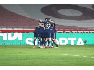 Süper Lig: Konyaspor: 0 - Fenerbahçe: 2 (İlk Yarı)