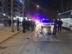 Otomobile Çarpıp Düşen Bisikletli Kamyonun Altında Kaldı: 1 Ölü