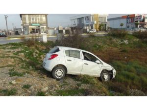 Otomobil ticari araçla çarpıştı: 3 yaralı