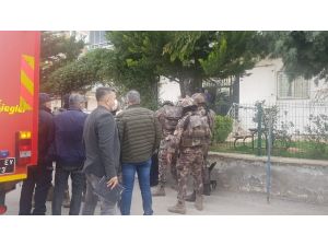 Ailesinden 3 Kişiyi Rehin Aldı Aileyi Pöh Kurtardı