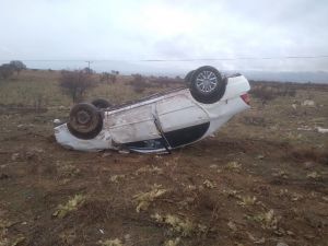 Yağış Kaza Getirdi, Takla Atan Otomobilden Sağ Kurtuldu
