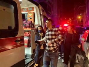 Gençlerin Bıçaklı, Sopalı Kavgasında Kan Aktı: 2 Yaralı