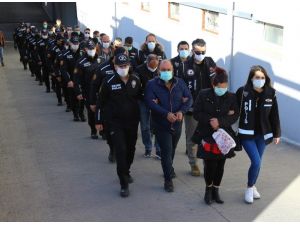 İcralık Araç Çetesi Üyesi Emekli İcra Müdiresi Maskeyle Gizlendi