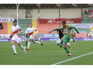 Süper Lig: Aytemiz Alanyaspor: 2 - Ftav Antalyaspor: 0 (İlk Yarı)