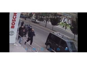 Kız Çocuğunu Taciz Ettiği İddia Edilen Yaşlı Adamın Kaçışı Güvenlik Kamerasına Yansıdı