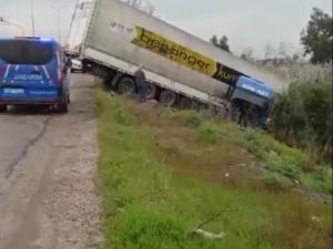 Hatay’da Tır Devrildi: 1 Yaralı