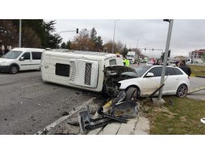 Isparta’da 6 Kişinin Yaralandığı Kazada Can Pazarı