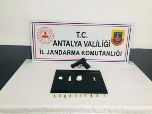Antalya’da jandarmadan uyuşturucu baskını