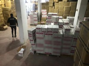 Antalya’da 977 bin adet gümrük kaçağı cerrahi maske ele geçirildi