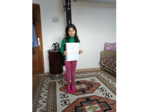 Hırsızların yakalanmasına yardımcı olan Yaren’e jandarmadan takdirname