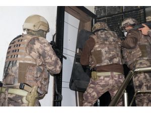 Antalya’da zehir tacirlerine şafak operasyonu