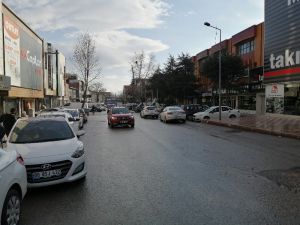 Başkent’te Vinç Park Halindeki İki Otomobili Biçti