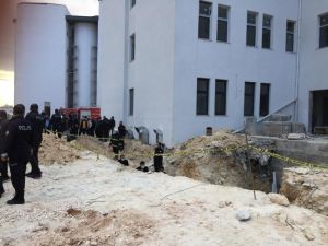 Kanalizasyon Borusunun Altında Kalan İşçi Öldü