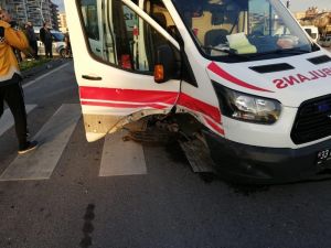 Mersin’de Ambulans İle Otomobil Çarpıştı: 1 Yaralı