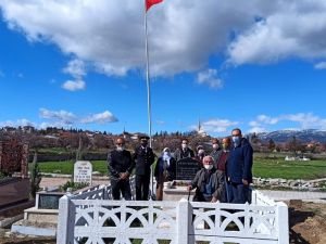 Jandarma, şehit öğretmen Kaynar’ın 24 yıllık mezarını yeniledi