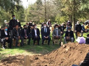 Burdur’da Bıçaklanarak Öldürülen Gizem’in Cenazesi Toprağa Verildi