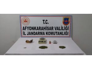 Uyuşturucu Baskını Yapılan Evde Esrar, Zehir Tacirinin Annesinin Üstünden Çıktı