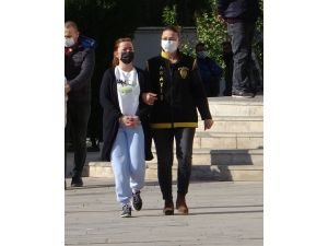 "Binbir Surat Cemile" Gardıropta Yakalandı