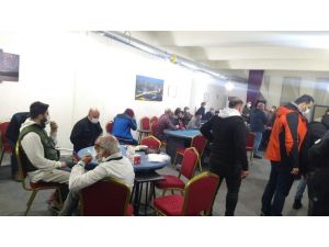 Otelin Restoranında Kumar Oynayan 23 Kişi Yakalandı