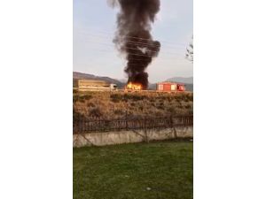 Otoyolda Hafif Ticari Araç Alev Alev Yandı
