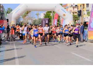 21. Alanya Atatürk Halk Koşusu Ve Yarı Maratonu Yapıldı