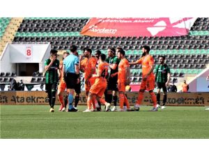 Süper Lig: Denizlispor: 0 - Başakşehir: 0 (İlk Yarı)