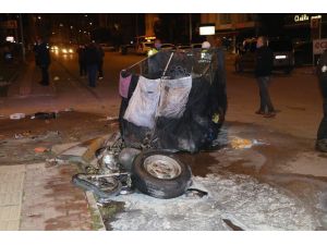 Motosikletine çarptıkları çöp toplayıcı genci döverek hastanelik ettiler