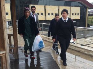 Doğumdan 1 Hafta Sonra Ameliyat Kıyafetiyle Sokakta Bulundu