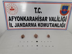 Ellerindeki 22 Parça Tarihi Eseri Satmaya Çalışan İki Şahsı Jandarma Yakaladı