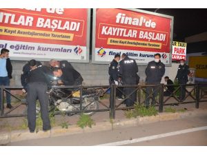 Kucaklarında Televizyon, Çalıntı Motosikletle Kaçan 2 Şüpheli Yakalandı