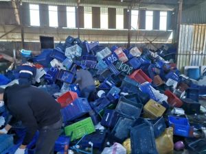 Plastik kasa hırsızları suçüstü yakalandı